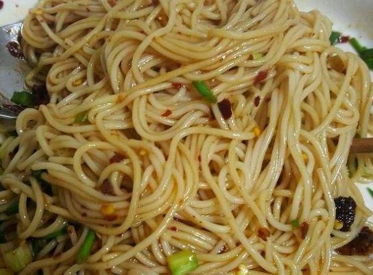 面條這樣做，營養(yǎng)又美味，做法還簡單，特別適合冬天做早餐吃