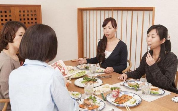 為啥日本人愛吃冷的飯菜，到底是什么原因？看完終于明白差距