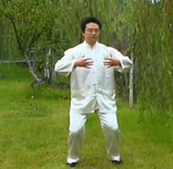 站樁是最簡單有效的健身法，可快速通經(jīng)絡(luò)、補元氣