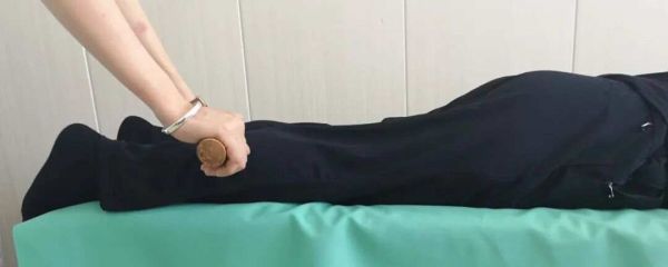 膝盖“咔咔”响？别慌，家里的擀面杖就能“修复”这种腿部不适