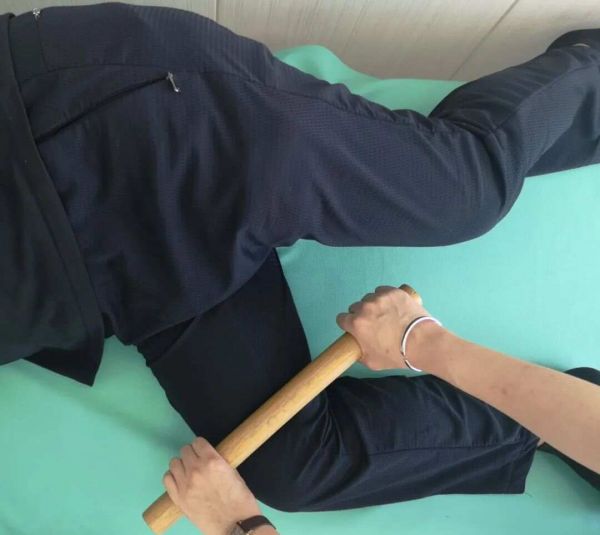 膝盖“咔咔”响？别慌，家里的擀面杖就能“修复”这种腿部不适