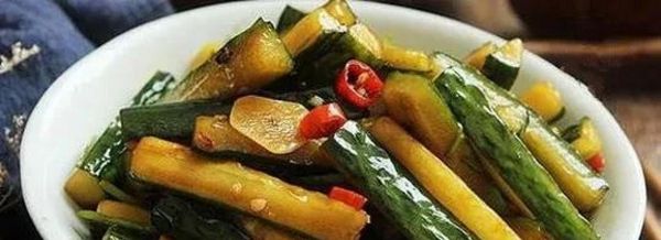 如何制作美味可口的腌漬小黃瓜（簡(jiǎn)單易學(xué)，做出家庭口味的小黃瓜，讓你一吃就停不下來）