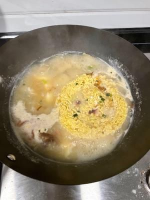 海鲜面（汤达人豚骨汤底）的做法 步骤6
