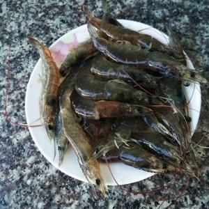 懒得做饭烧菜来个一锅炖什么的最好了。好吃又健康 鲜虾牛肉皮蛋青菜明火粥美味出锅…的做法步骤 第1步