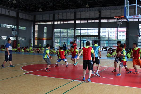 報名21天籃球夏令營多少錢？3周活動報價