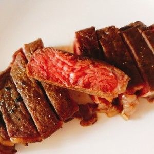 【巧思】完美熟度低溫慢烤牛排（附醬汁做法）的做法步驟 第6步