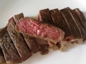 【巧思】完美熟度低溫慢烤牛排（附醬汁做法）的做法步驟 第7步