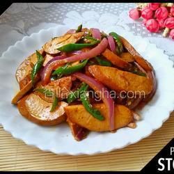 洋蔥辣椒炒豆腐卷的做法[圖]