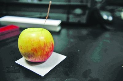 银针试毒试出鸡蛋黄有“毒”！专家：用银餐具有益健康