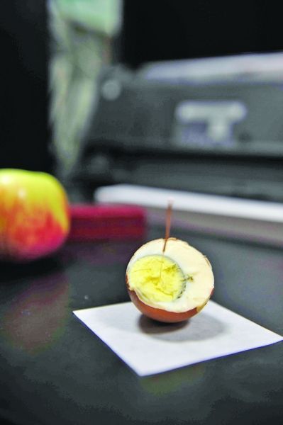 银针试毒试出鸡蛋黄有“毒”！专家：用银餐具有益健康