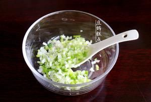 好簡單的蔥花面條，又鮮又香，早餐來一碗太舒服的做法 步驟1