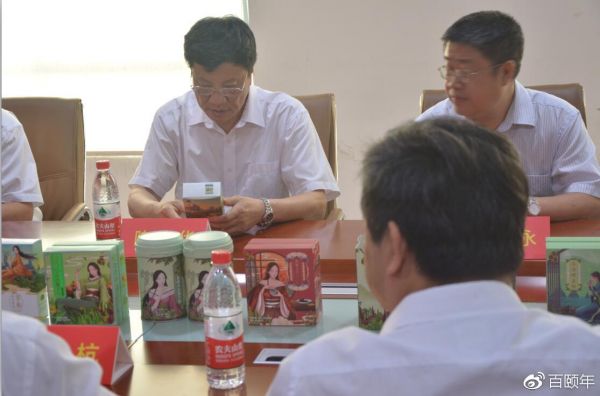 陳建華主任對金沙薏米做詳細了解