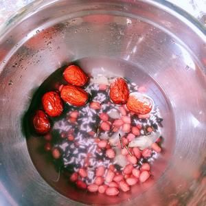 五谷雜糧粥(24種養(yǎng)生食材搭配的粥)的做法 步驟2