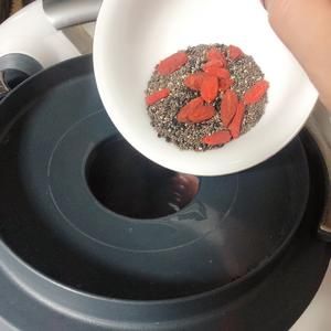 五谷雜糧粥(24種養(yǎng)生食材搭配的粥)的做法 步驟5