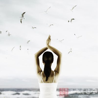 手心轉(zhuǎn)向內(nèi)側(cè)