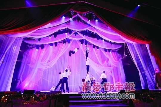 花千万请来太阳剧团娱宾。
