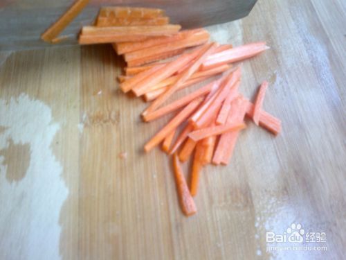 營(yíng)養(yǎng)健康的青椒胡蘿卜眉豆絲炒肉的做法