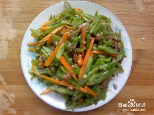 營(yíng)養(yǎng)健康的青椒胡蘿卜眉豆絲炒肉的做法