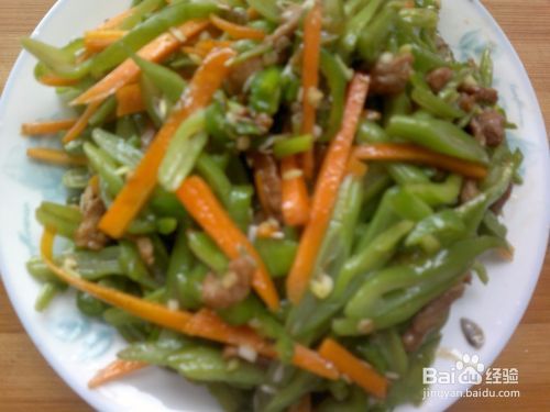 營(yíng)養(yǎng)健康的青椒胡蘿卜眉豆絲炒肉的做法
