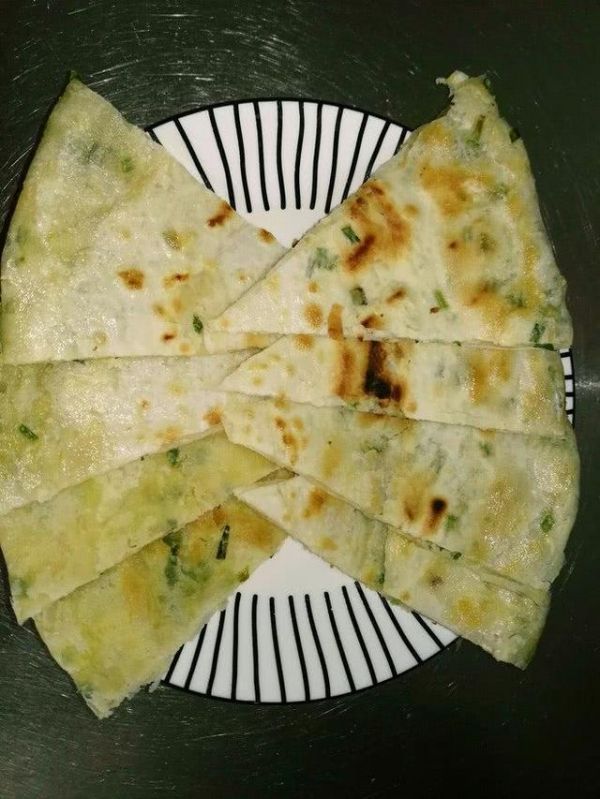 蔥油餅最簡單的做法，外酥里嫩，放幾天都不會硬，好吃到停不下來