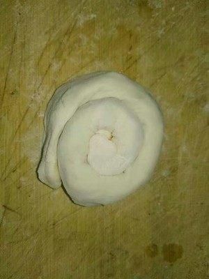 蔥油餅最簡單的做法，外酥里嫩，放幾天都不會硬，好吃到停不下來