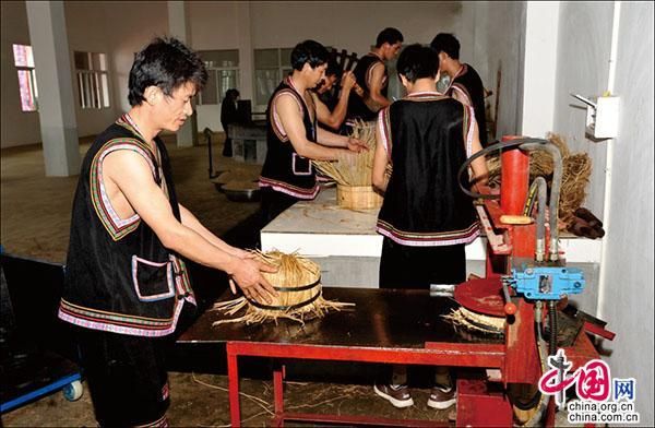 云南羅平：依魯純正菜籽油 健康營養(yǎng)好味道