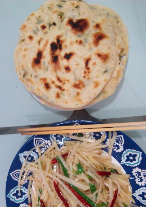 香油餅的制作方法大揭秘（打造出酥脆可口的香油餅，從原材料到烘烤全掌握）