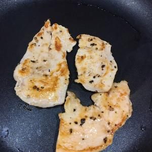 健身餐香煎雞胸肉的做法 步驟4