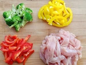 健康低卡減脂餐--蔬菜雞胸肉的做法 步驟1