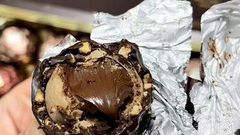 費列羅（FERRERO）榛果威化黑巧巧克力制品 喜糖零食節(jié)日禮物 24粒禮盒裝300g 