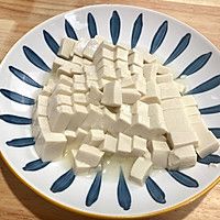“鮮美清熱，簡(jiǎn)單好喝”－香菜皮蛋豆腐湯的做法圖解3