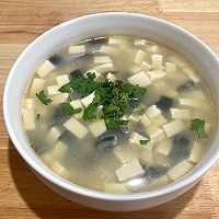 “鮮美清熱，簡(jiǎn)單好喝”－香菜皮蛋豆腐湯的做法圖解5