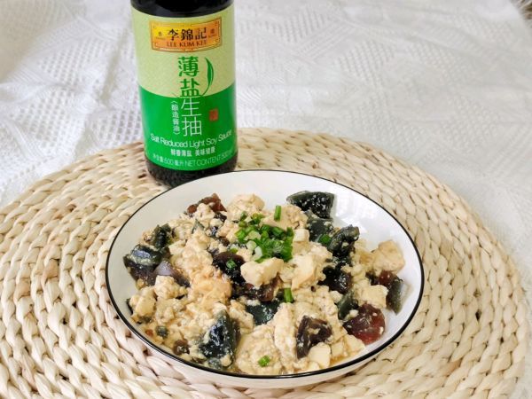 最適合在家吃的皮蛋拌豆腐，美味又健康