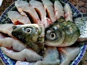 不會(huì)腥的豆腐魚湯的做法 步驟1