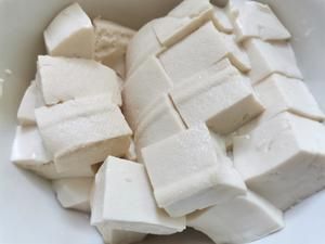 不會(huì)腥的豆腐魚湯的做法 步驟2