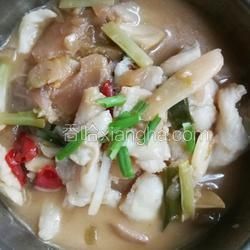 酸汤巴沙鱼的做法[图]
