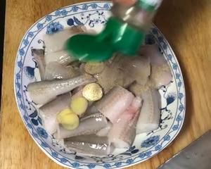 九肚鱼豆腐汤的做法 步骤2