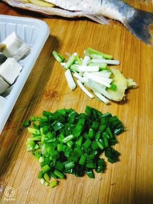 香濃鯽魚豆腐湯(簡單易做)的做法 步驟3