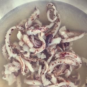 香炒魷魚(yú)絲的做法 步驟2