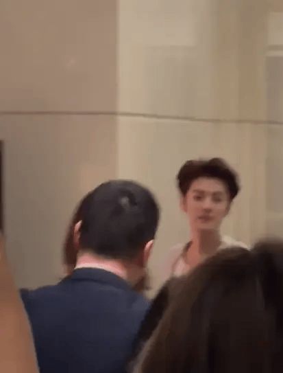 鹿晗酒店被圍堵_鹿晗酒店被圍堵：一場秩序與理解的較量