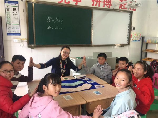 給五寶中學(xué)初一學(xué)生做心理輔導(dǎo).JPG
