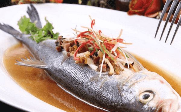 做清蒸魚(yú)的秘訣有哪些？常吃魚(yú)對(duì)身體的好處是什么？(1)