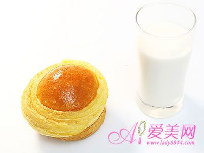  玻璃杯盛牛奶?現(xiàn)代人最容易犯的10大飲食誤區(qū) 