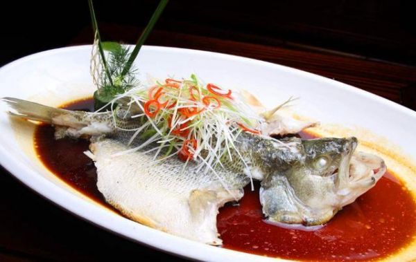 蒸魚時(shí)，只要多加這關(guān)鍵一步！不僅魚肉超級(jí)嫩，而且沒有一點(diǎn)腥味