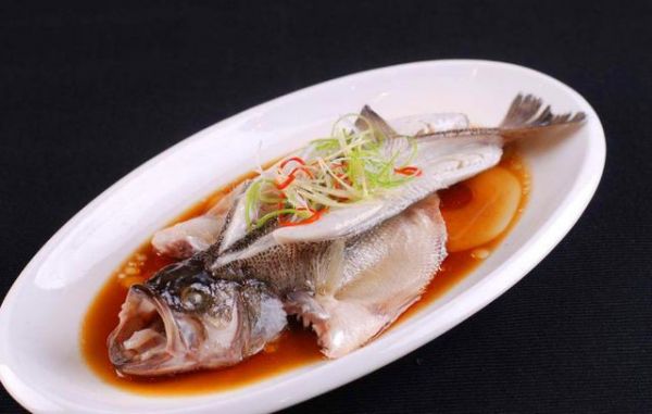 蒸魚時(shí)，只要多加這關(guān)鍵一步！不僅魚肉超級(jí)嫩，而且沒有一點(diǎn)腥味