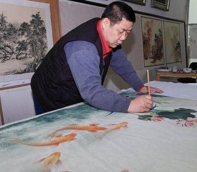 名家国画“健康鱼”送礼的最佳选择，寓意生活的幸福长久