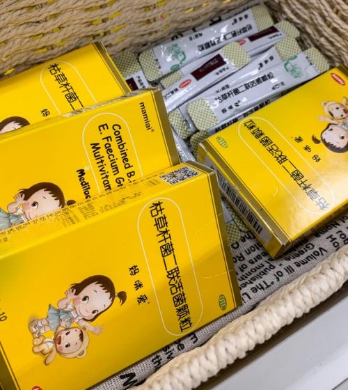 轉(zhuǎn)奶期容易出現(xiàn)腹瀉、便秘，家長應(yīng)多加留意寶寶腸道健康