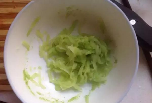 宝宝辅食之美味早餐:黄瓜鸡蛋卷