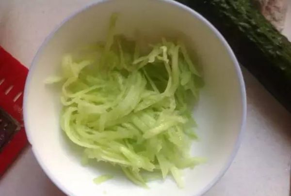 宝宝辅食之美味早餐:黄瓜鸡蛋卷