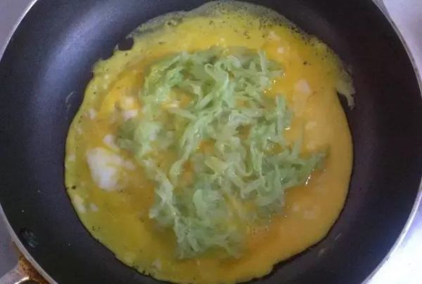 宝宝辅食之美味早餐:黄瓜鸡蛋卷